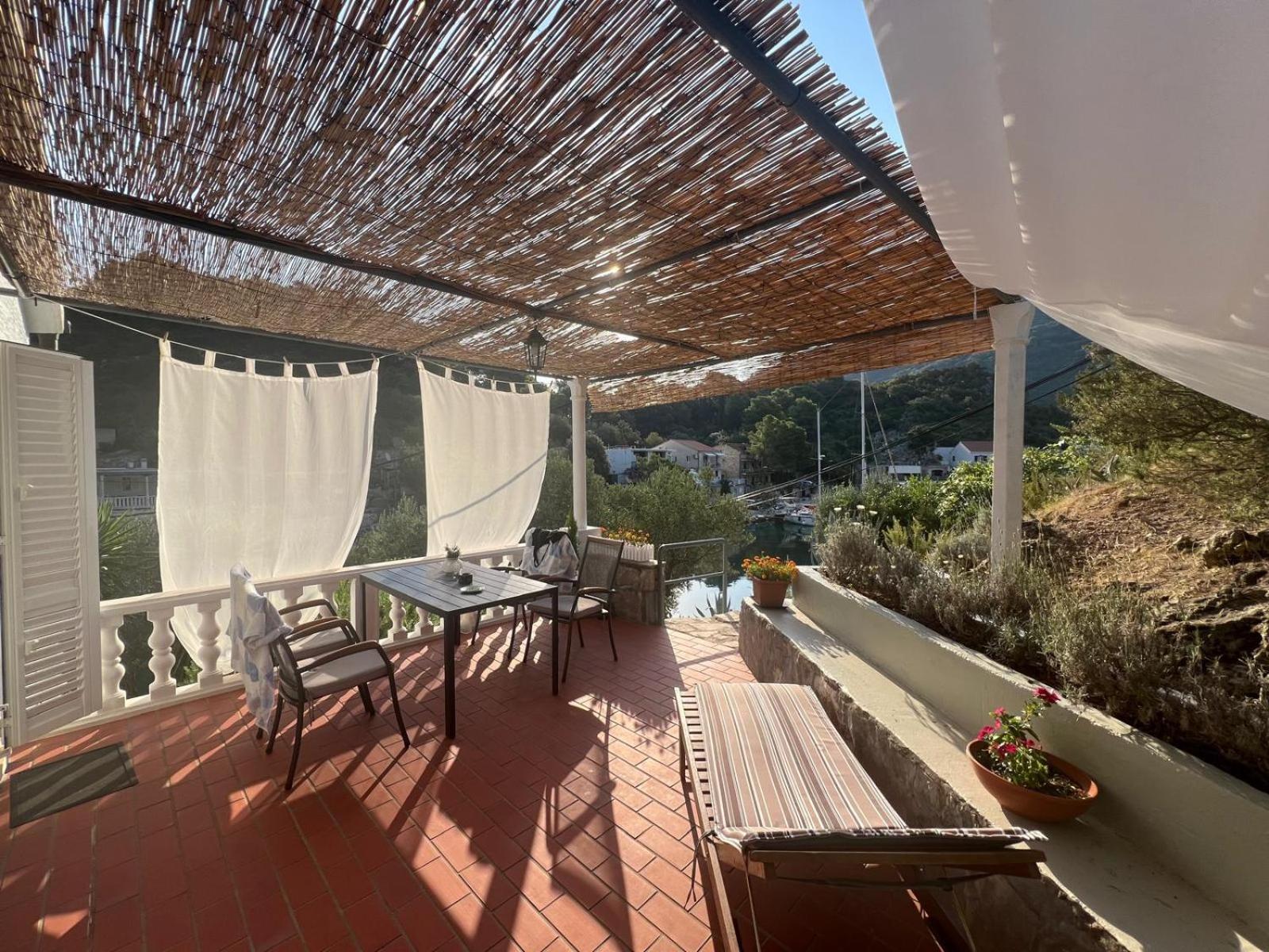 Apartment Nadine Mljet Mit Meerblick Okuklje Luaran gambar